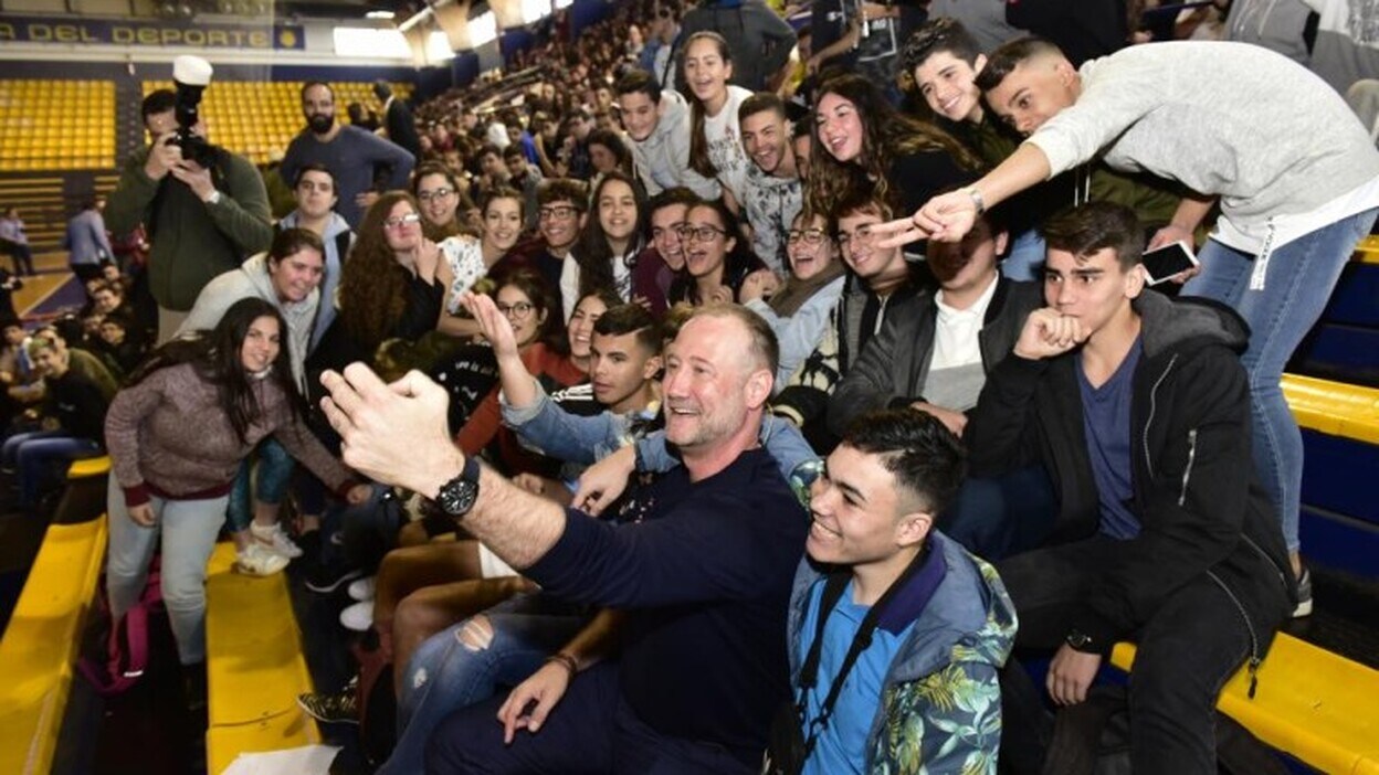 Más de 700 jóvenes, con el ‘coach’ Pedro Aguado