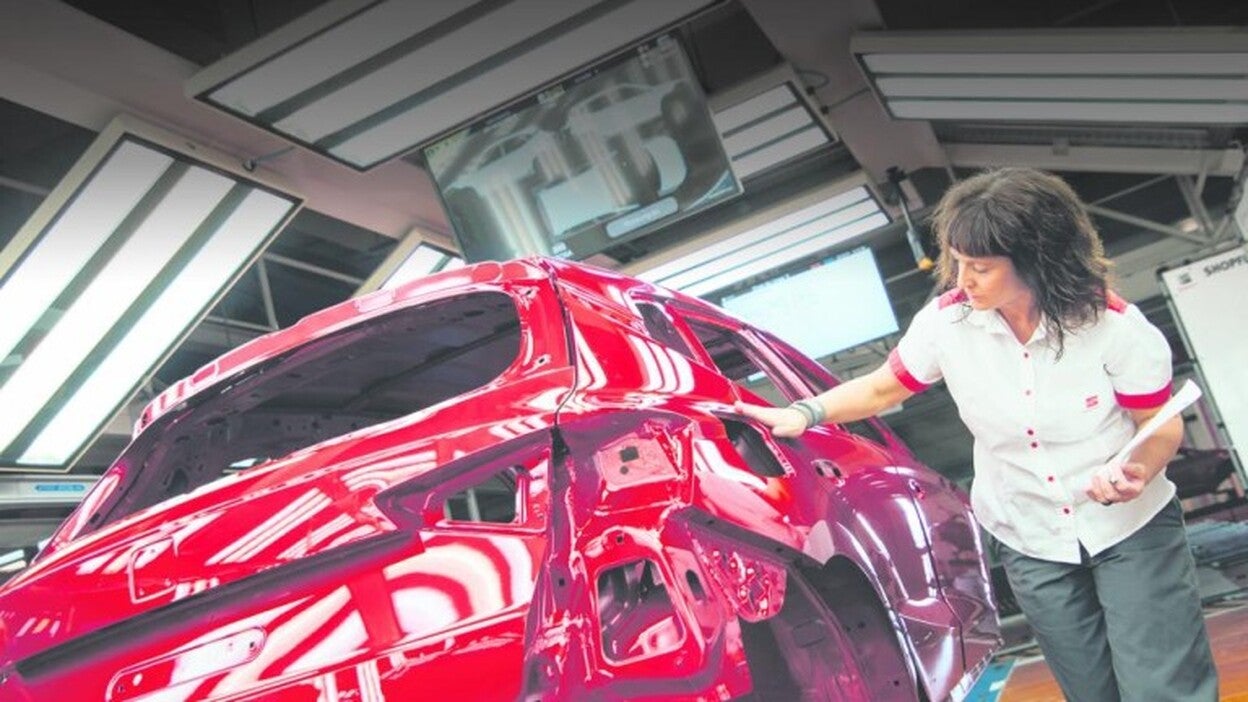 Así se pinta un coche: 84 robots y 5.000 litros de pintura