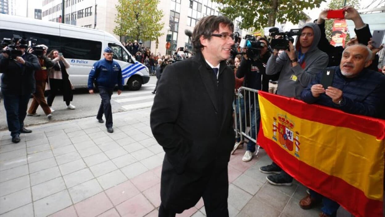 Zoido amenaza a Puigdemont