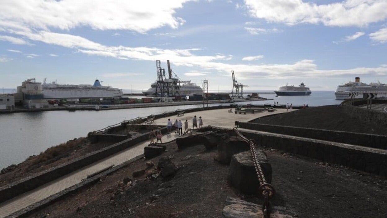 Visto bueno al duque de alba en el muelle de Los Mármoles