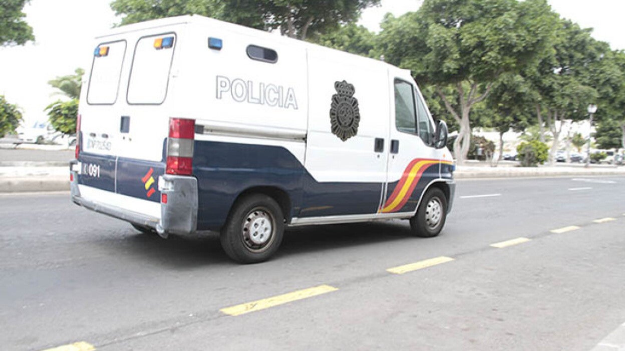 Arrestado por forzar un cajero con alambres