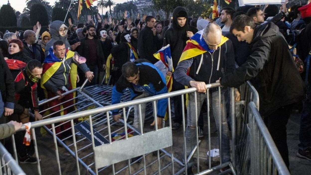 Protestas ante el Parlamento catalán