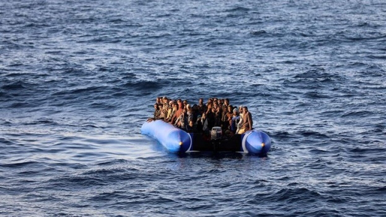 Mueren 90 inmigrantes tras naufragar su barco frente a las costas de Libia