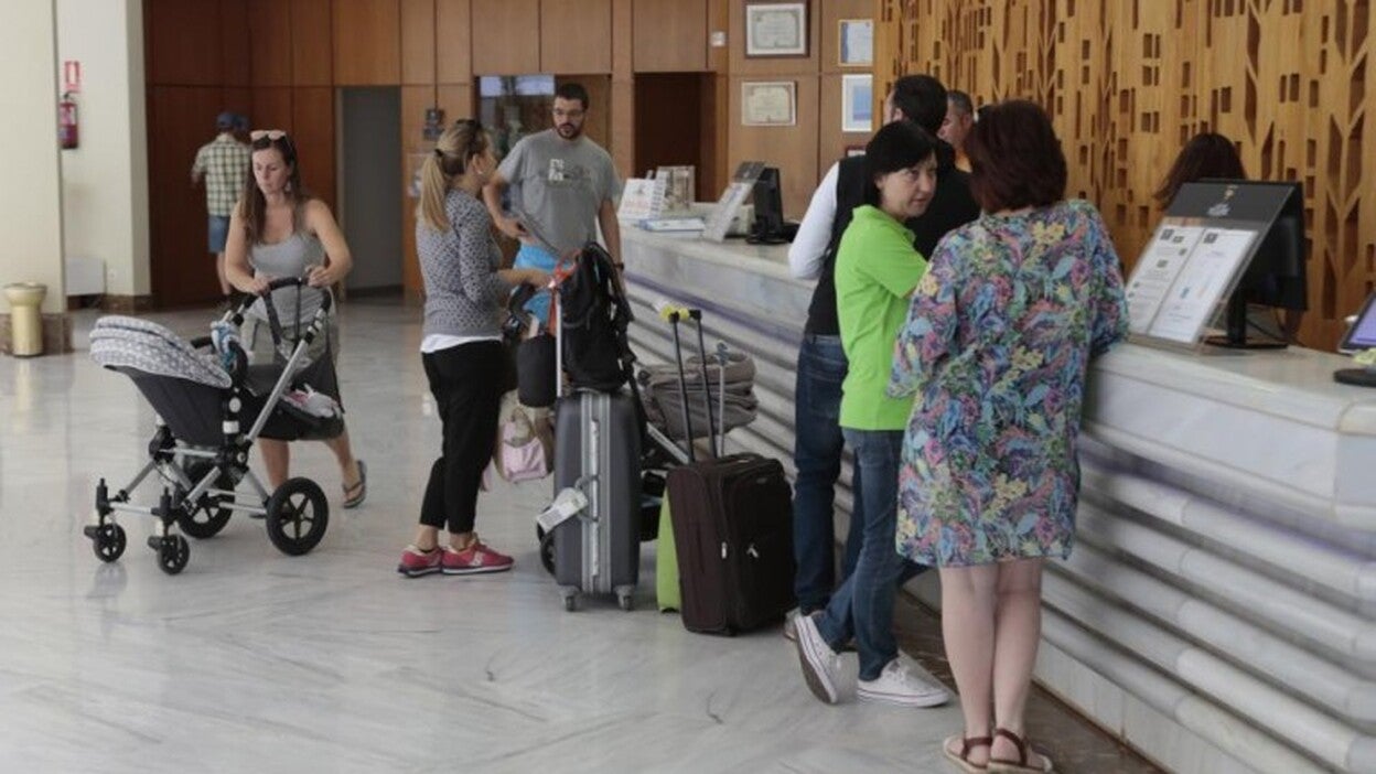El Empleo turístico baja en canarias en el inicio de 2018