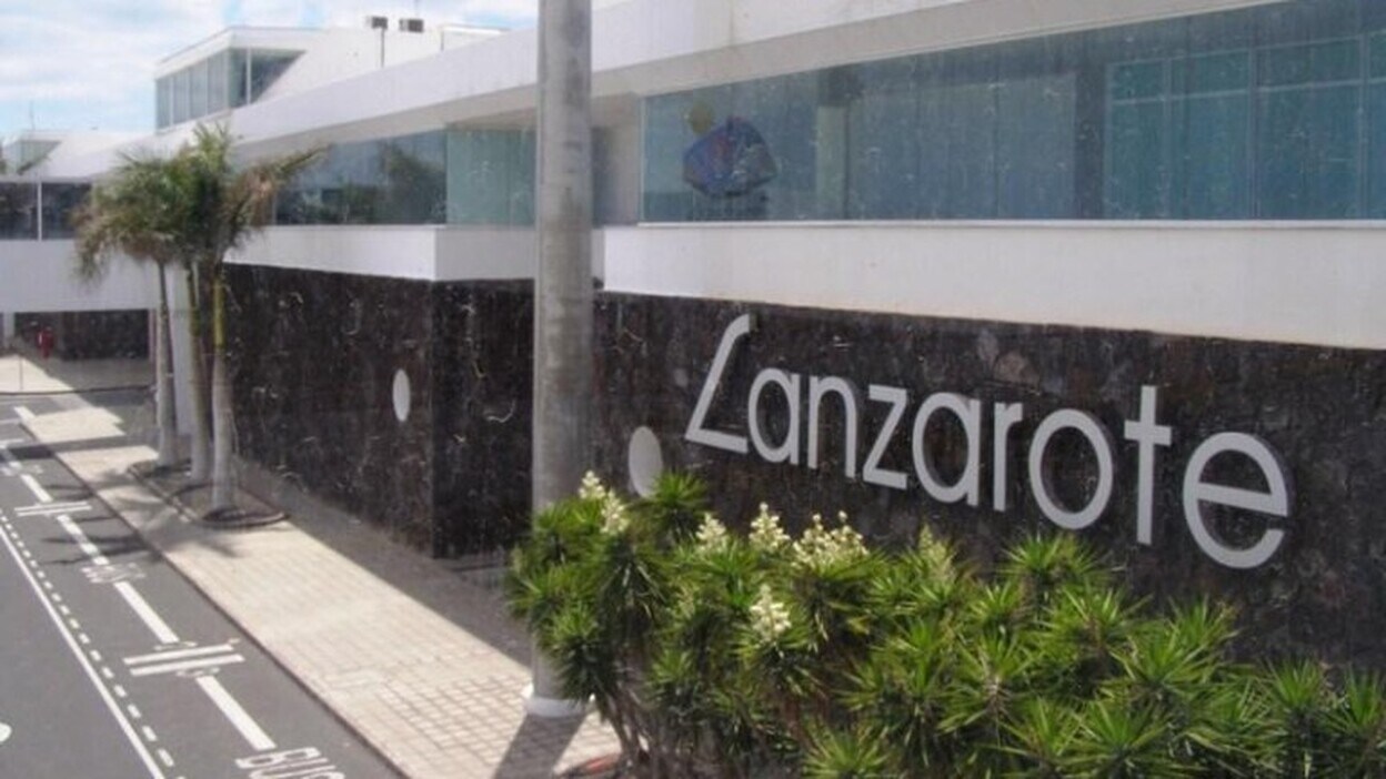 Portaban pasaportes falsos en el aeropuerto de Lanzarote