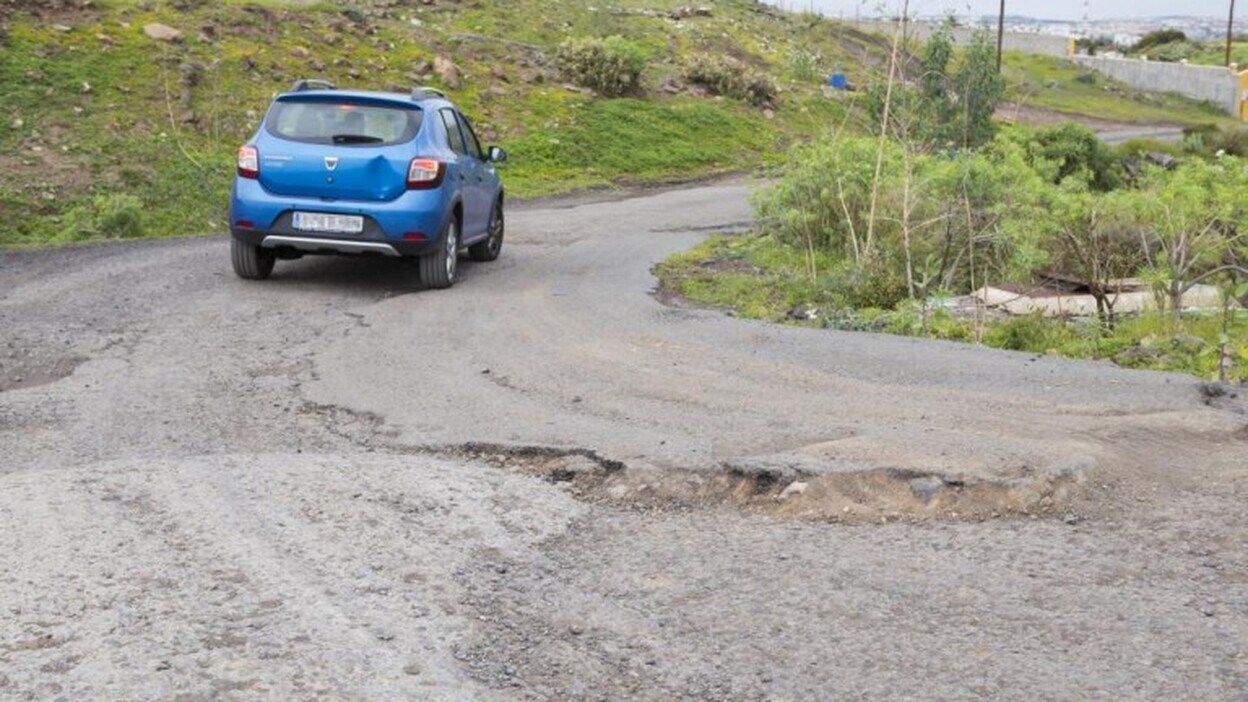 En el Camino Rosiana los baches son eternos