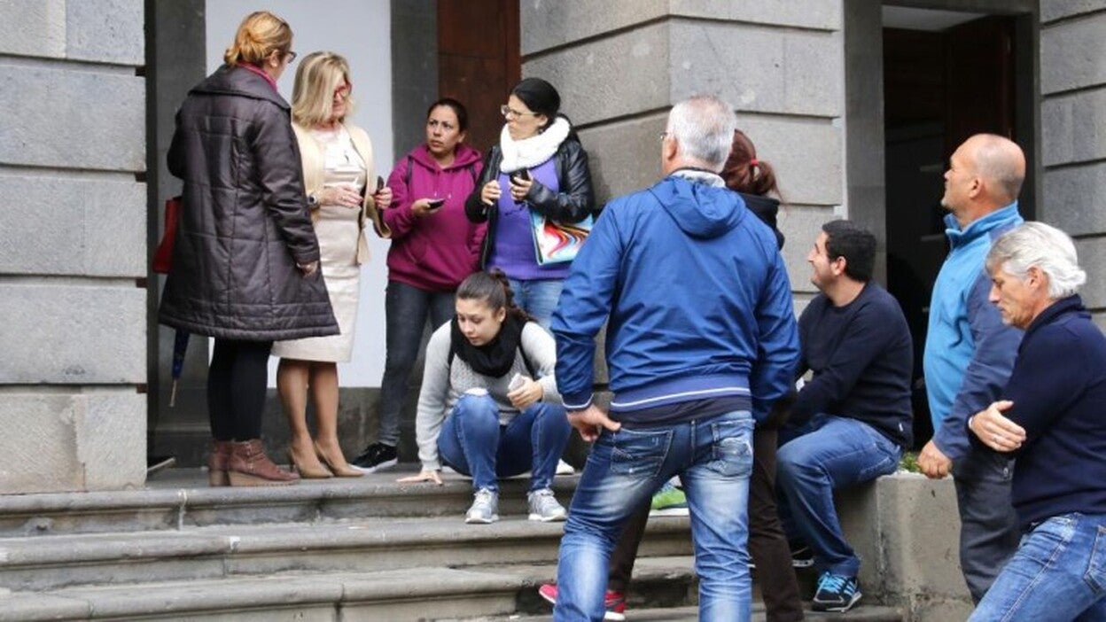 El PP pide la contratación de las 162 personas de Limpieza