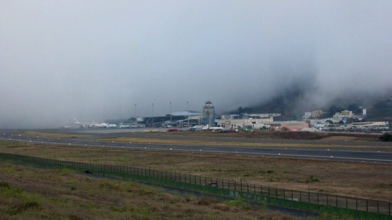 Los aeropuertos de Tenerife, de nuevo operativos