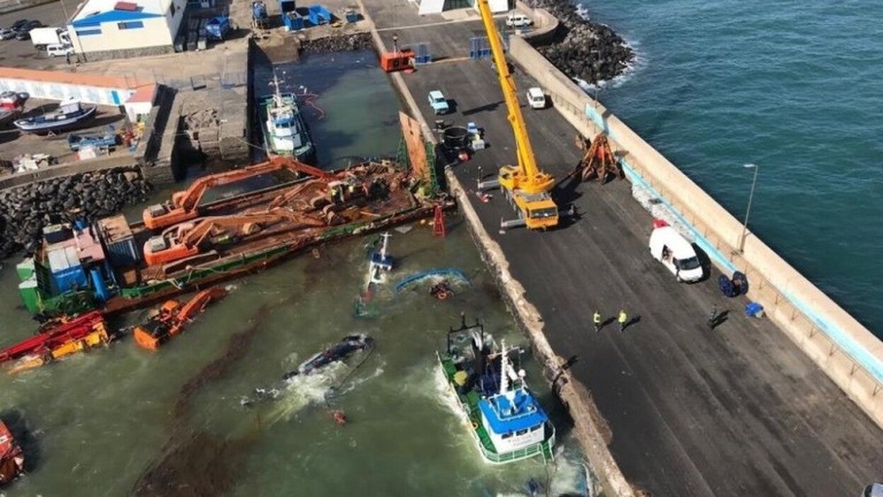 Recogidas 40 toneladas de gasoil en el puerto de Gran Tarajal