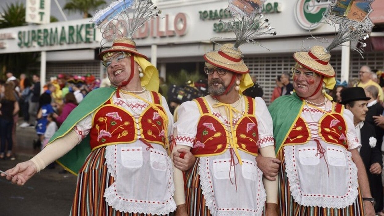 Maspalomas, tomada por las mascaritas