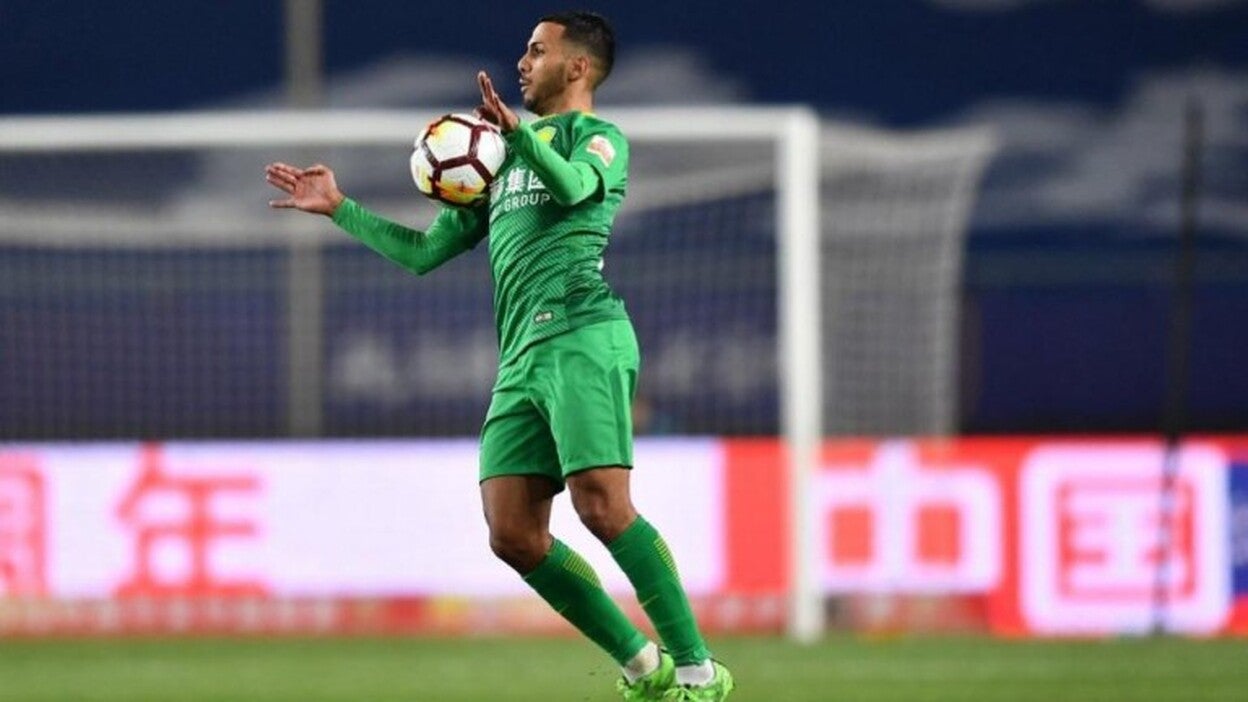 Viera, dos asistencias en su debut en China