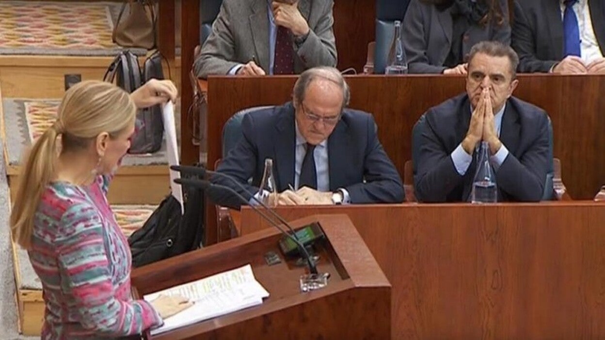 Podemos pide la dimisión de Cifuentes y Ciudadanos investigarla