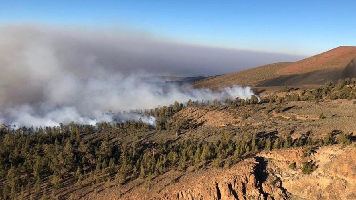 Controlados 4 kilómetros del flanco derecho del incendio