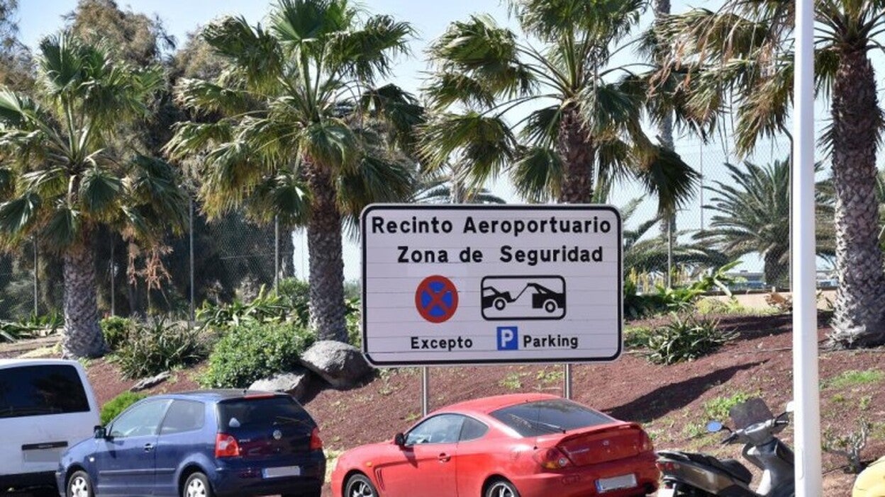 Aparcamientos sin control en Guacimeta