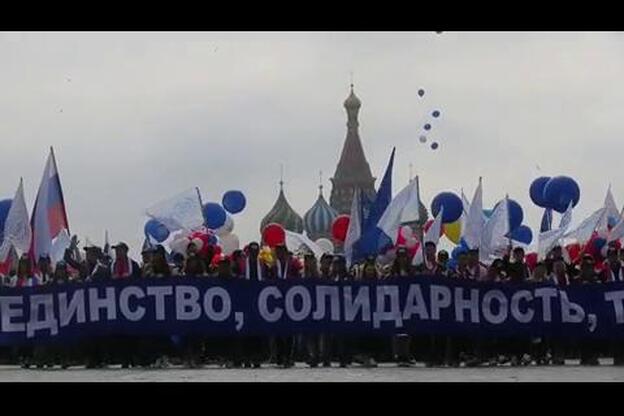 Más de cien mil personas se manifiestan en la Plaza Roja de Moscú