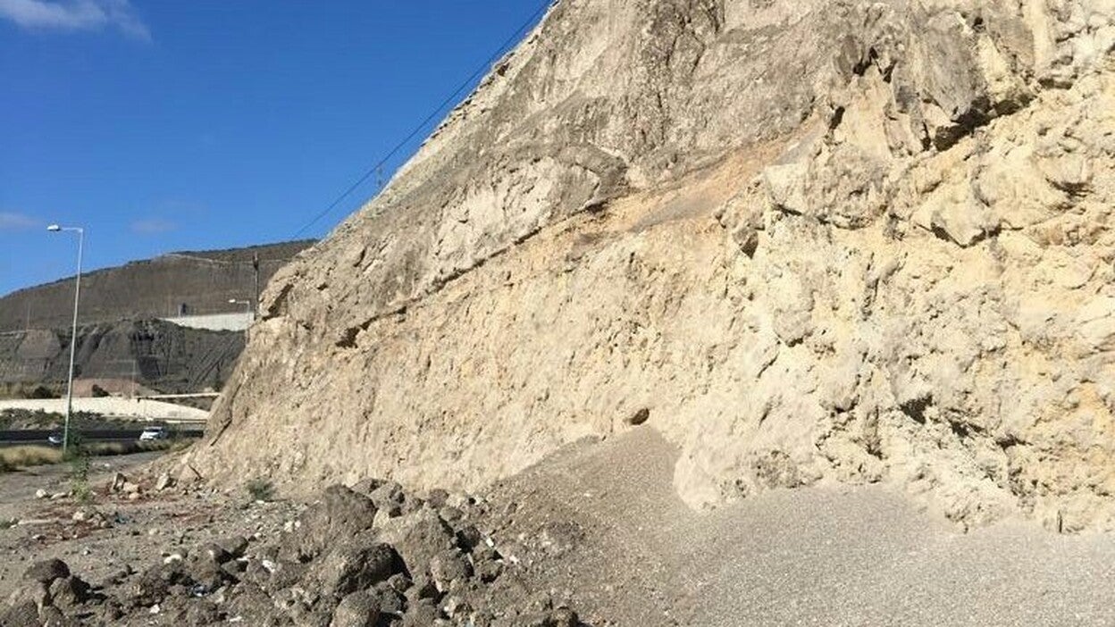 La Policía actúa en La Laja tras un desprendimiento