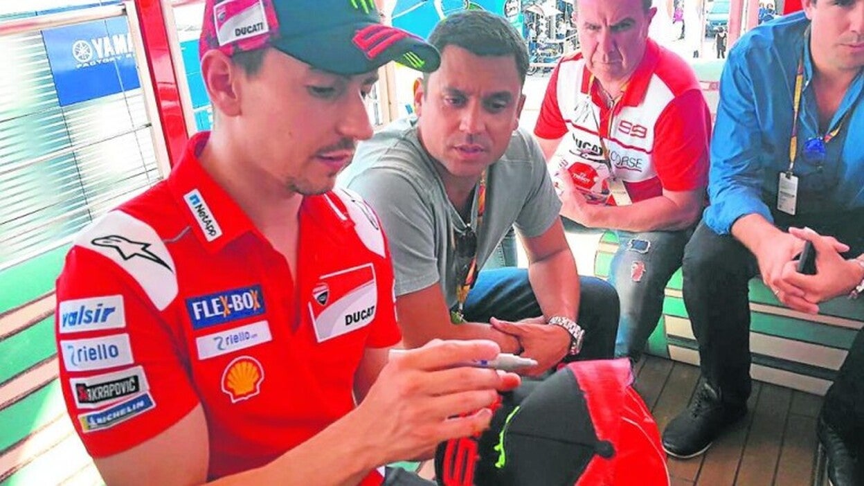 La trastienda de un gran premio de motociclismo