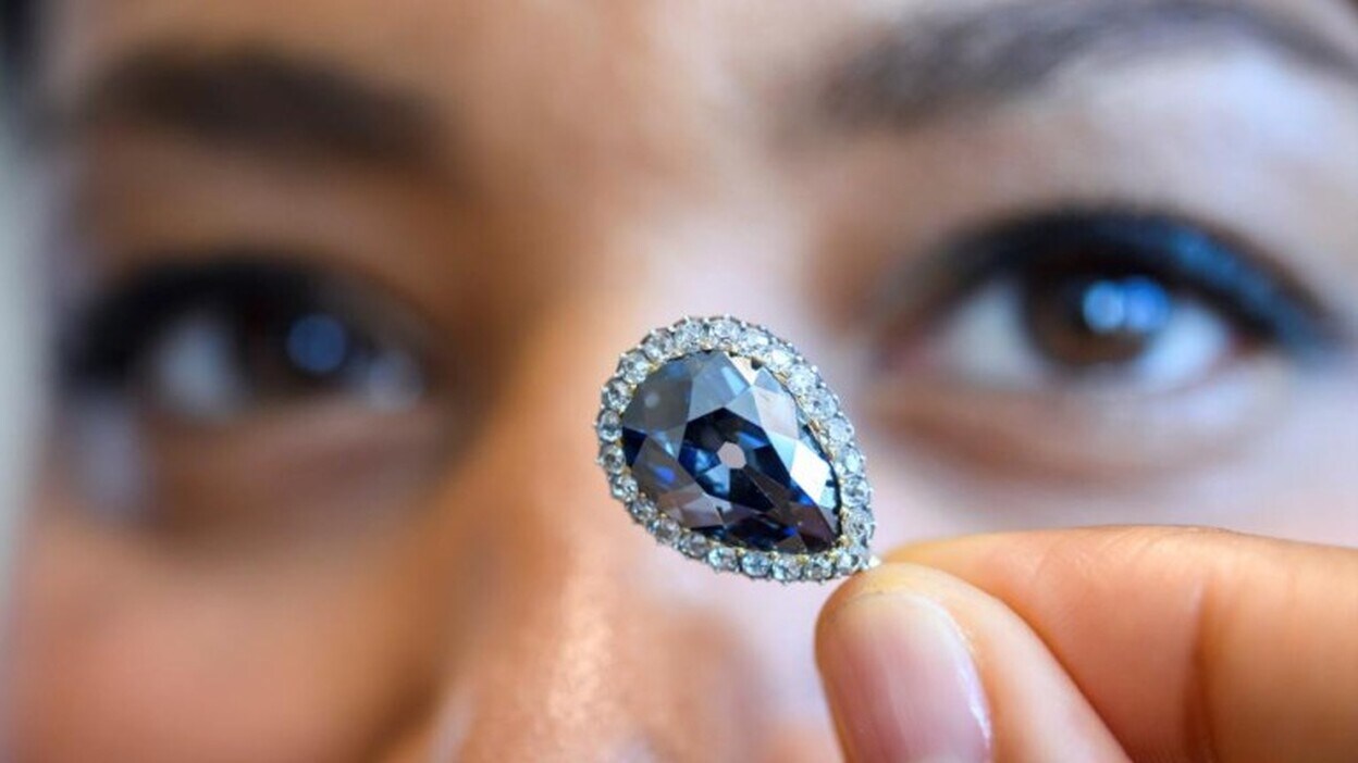 Sotheby's subasta el histórico diamante azul de la reina Isabel de Farnesio