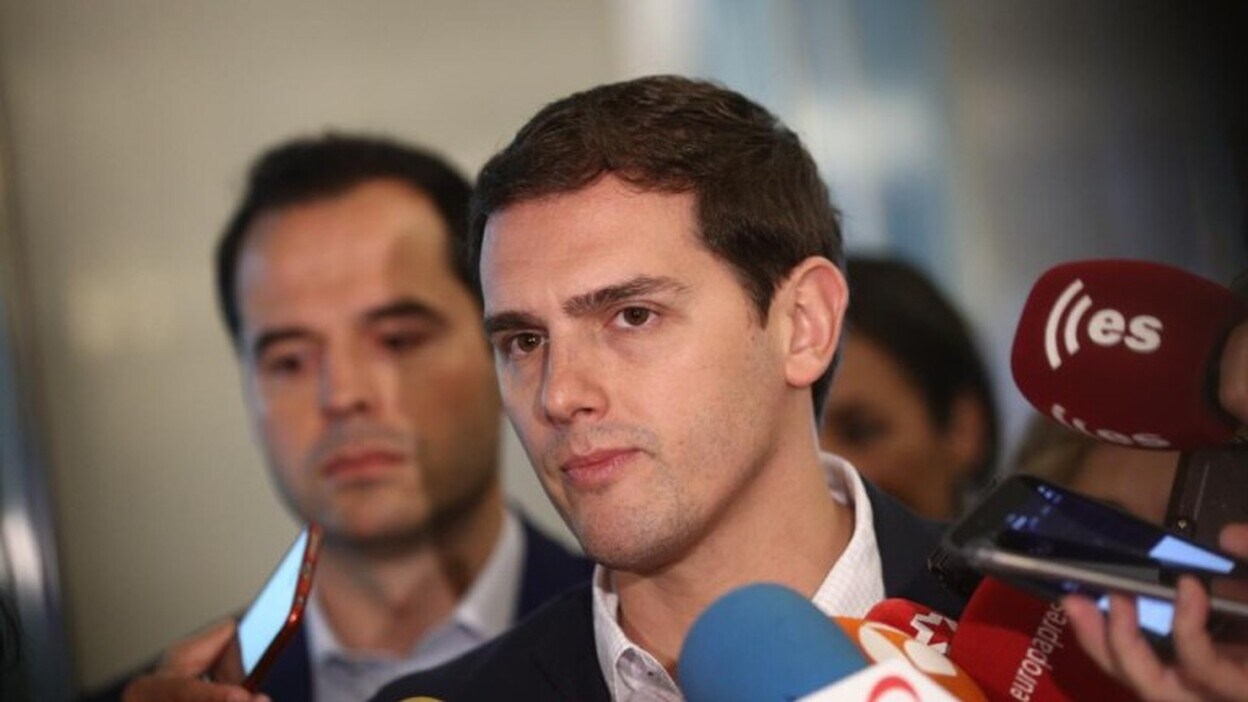 Rivera pide a Rajoy «soluciones» en lugar de «salir corriendo» de Cataluña