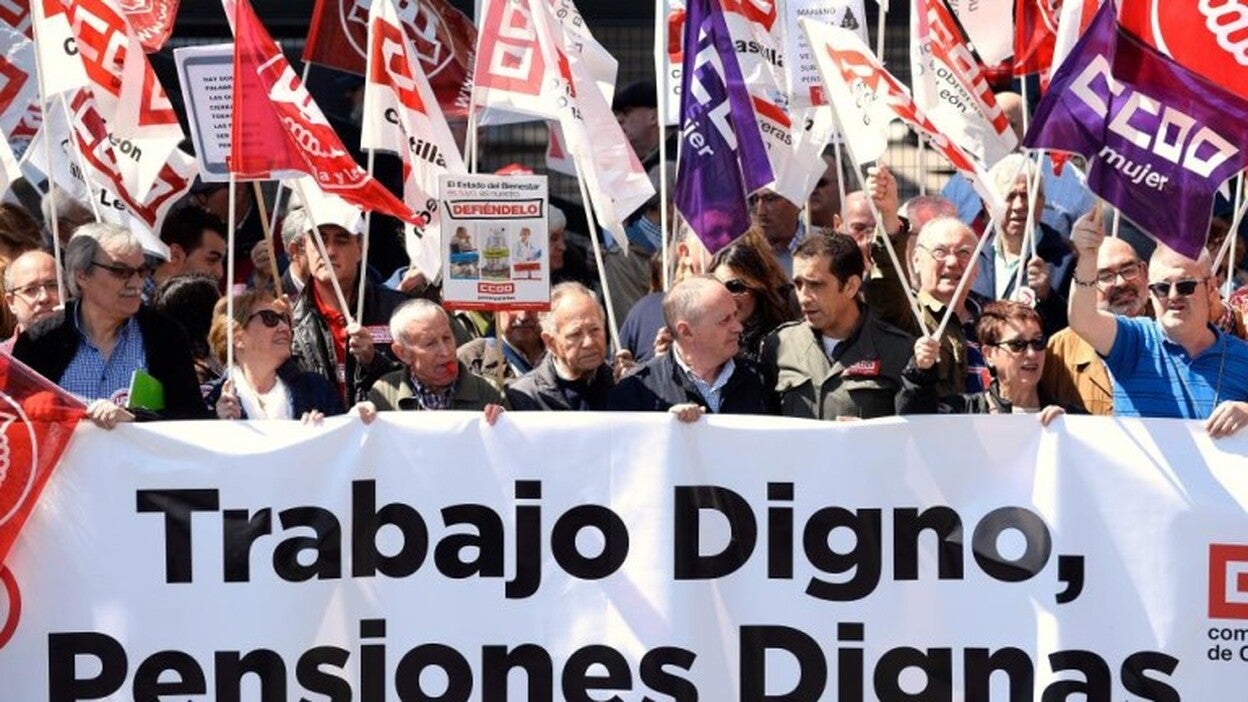 UGT y CC OO se manifiestan ante las patronales canarias