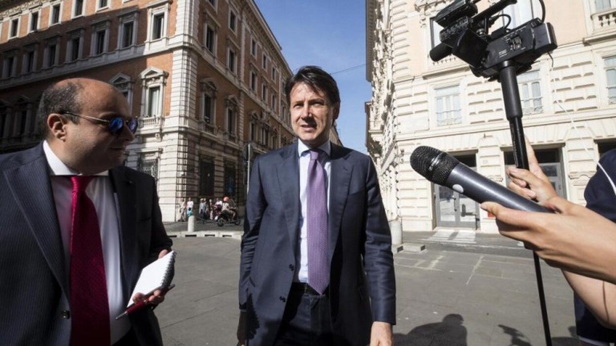 El jefe de Estado italiano convoca al jurista Conte para posible Gobierno