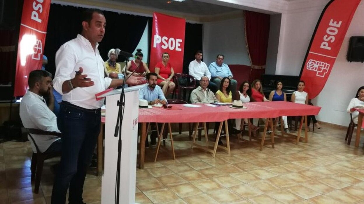El PSOE convoca a CC para «revisar» el pacto del Cabildo