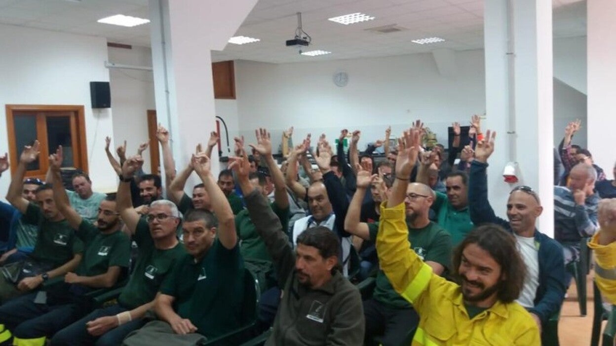 Preaviso de huelga antes de la campaña de incendios