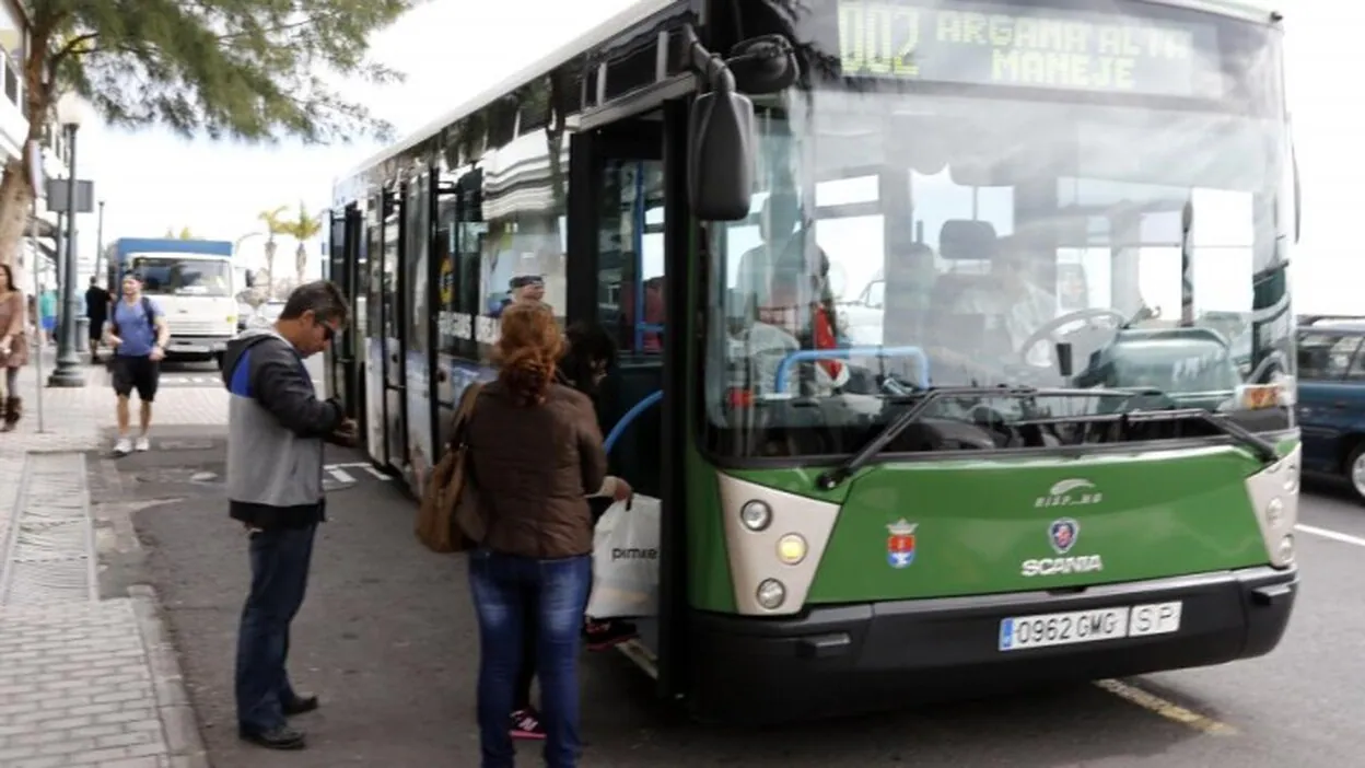 Las guaguas de Arrecife ganan pasajeros gracias a la lanzadera