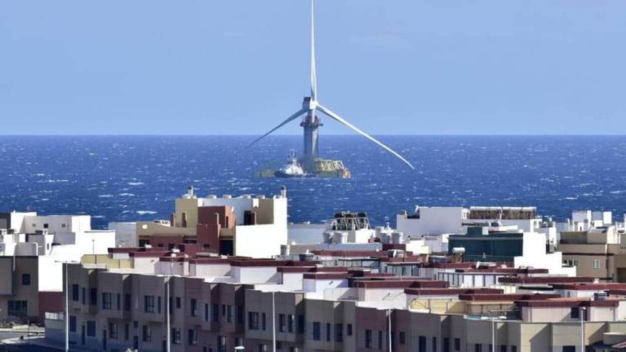 El molino se instala en el mar de Jinámar e izará su torre 90 metros