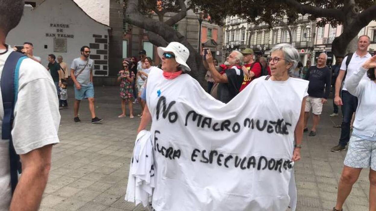 Miles de personas en contra del ‘macromuelle’ en el Puerto de Agaete