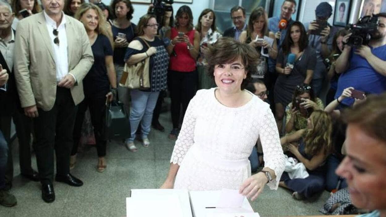 Soraya arrasa en Canarias en las primarias