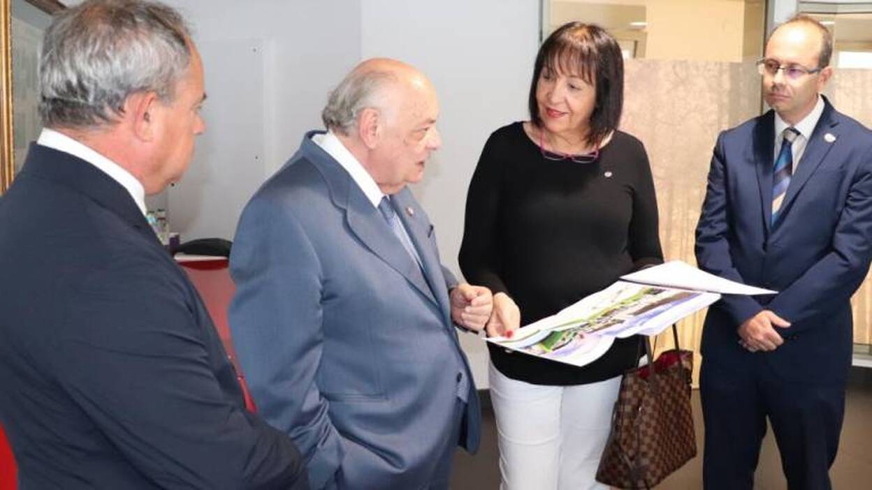 Hospitales San Roque colabora en el parque infantil del Materno