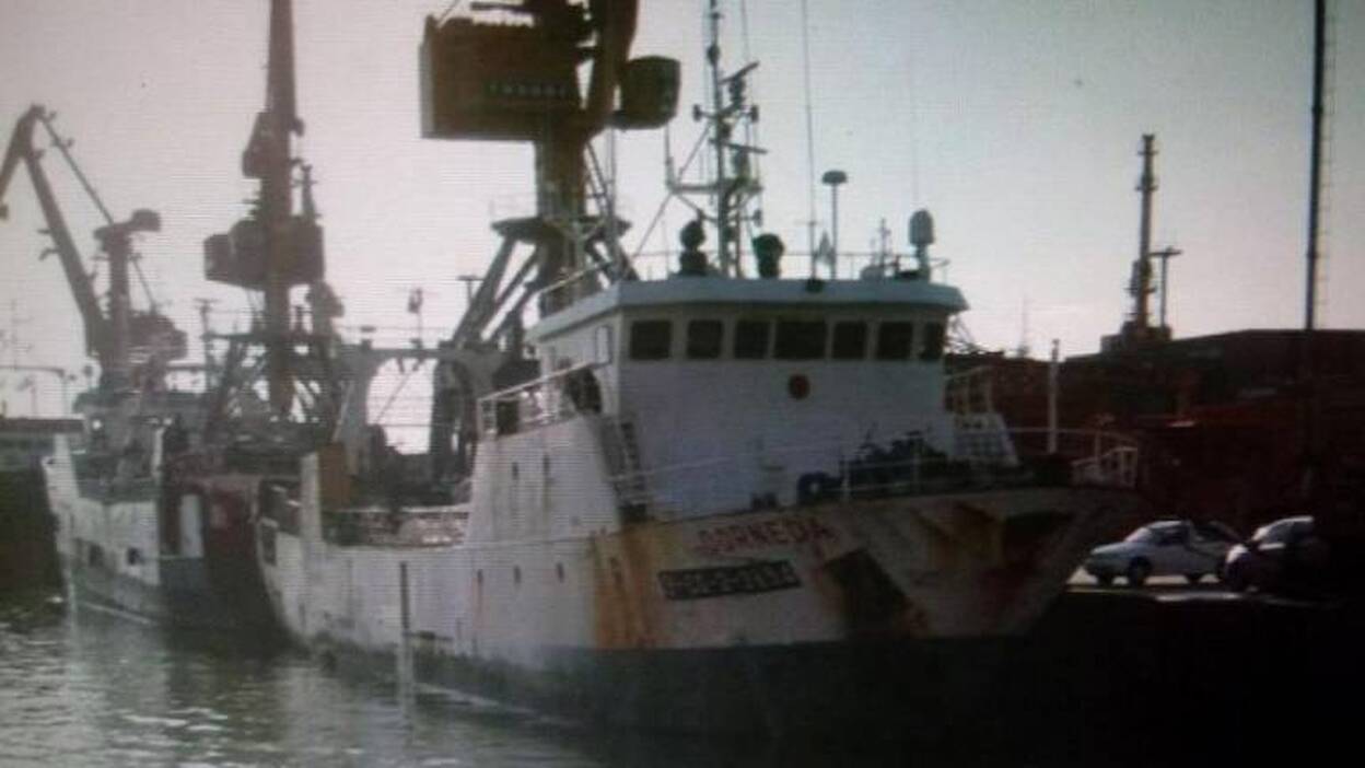 Un muerto y un desaparecido al naufragar un pesquero español en Argentina