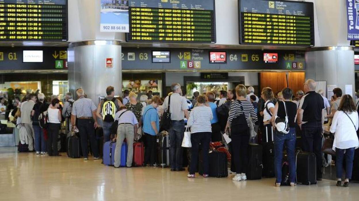Trabajadores de servicio en tierra harán paros en agosto en los aeropuertos