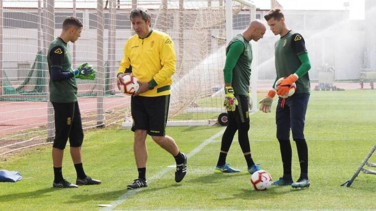 Manolo Jiménez busca portero