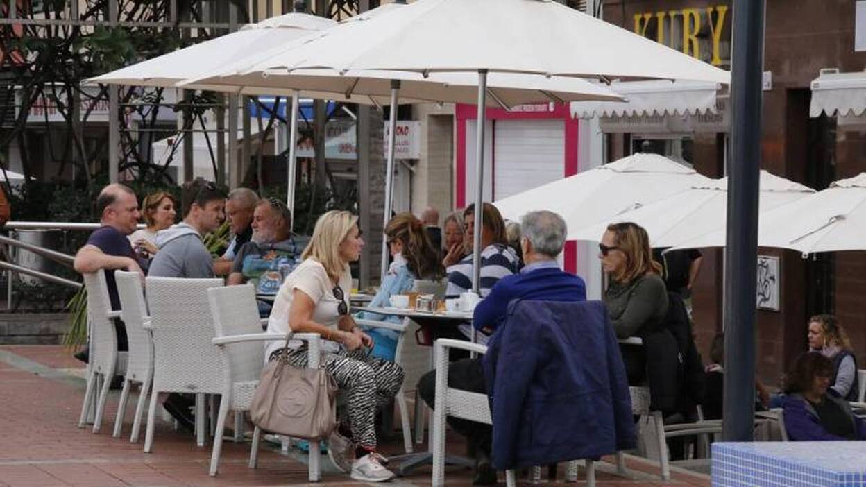 La nueva norma de terrazas no regula las de las zonas turísticas