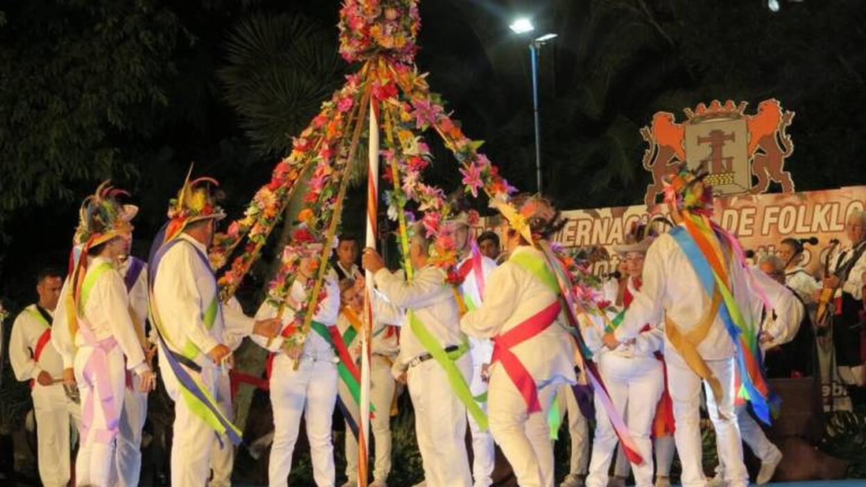 Multitudinario y colorido cierre del Festival de Folclore