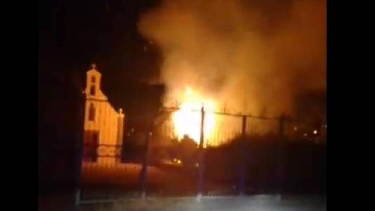 Incendio junto a la ermita de Tamaraceite