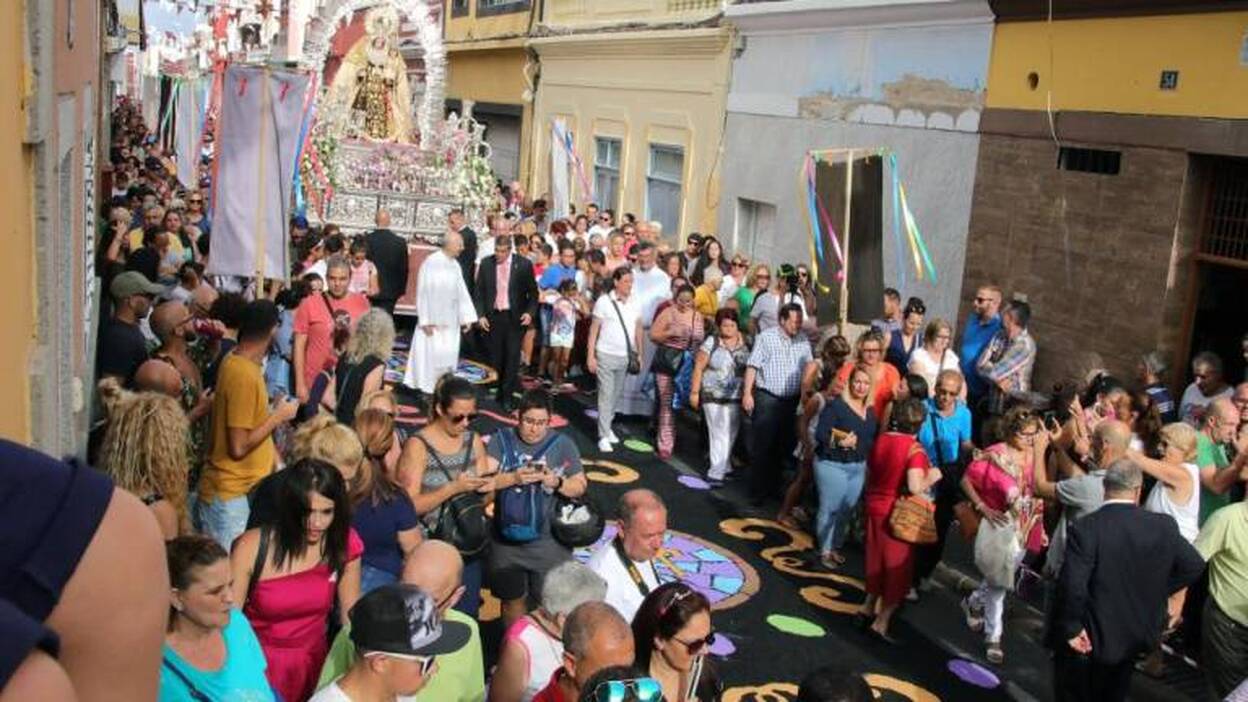 La terrestre cierra las procesiones del Carmen