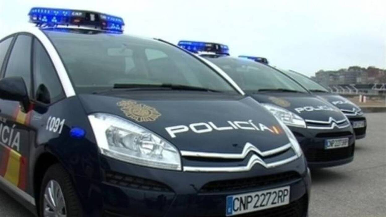 Embiste a los coches policiales en su huida en Telde