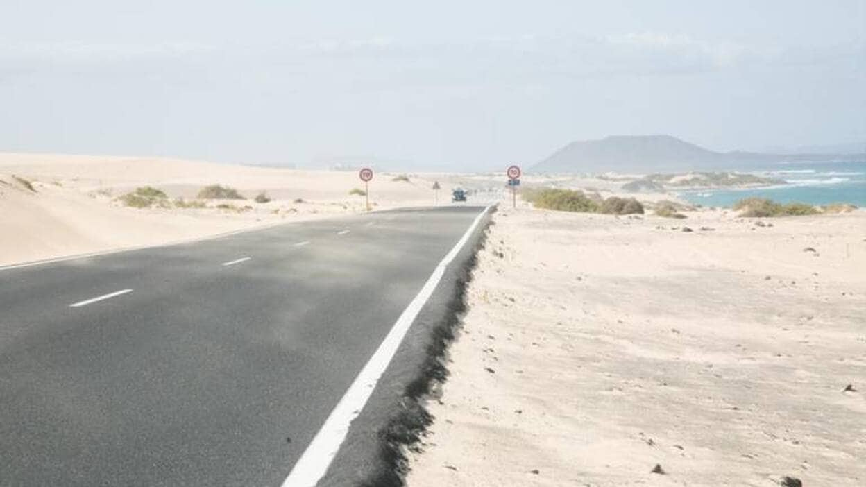 Manifestación en contra del cierre de la carretera de las Dunas de Corralejo