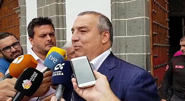 Ramírez confirma el fichaje de Maikel Mesa y la salida de Vicente
