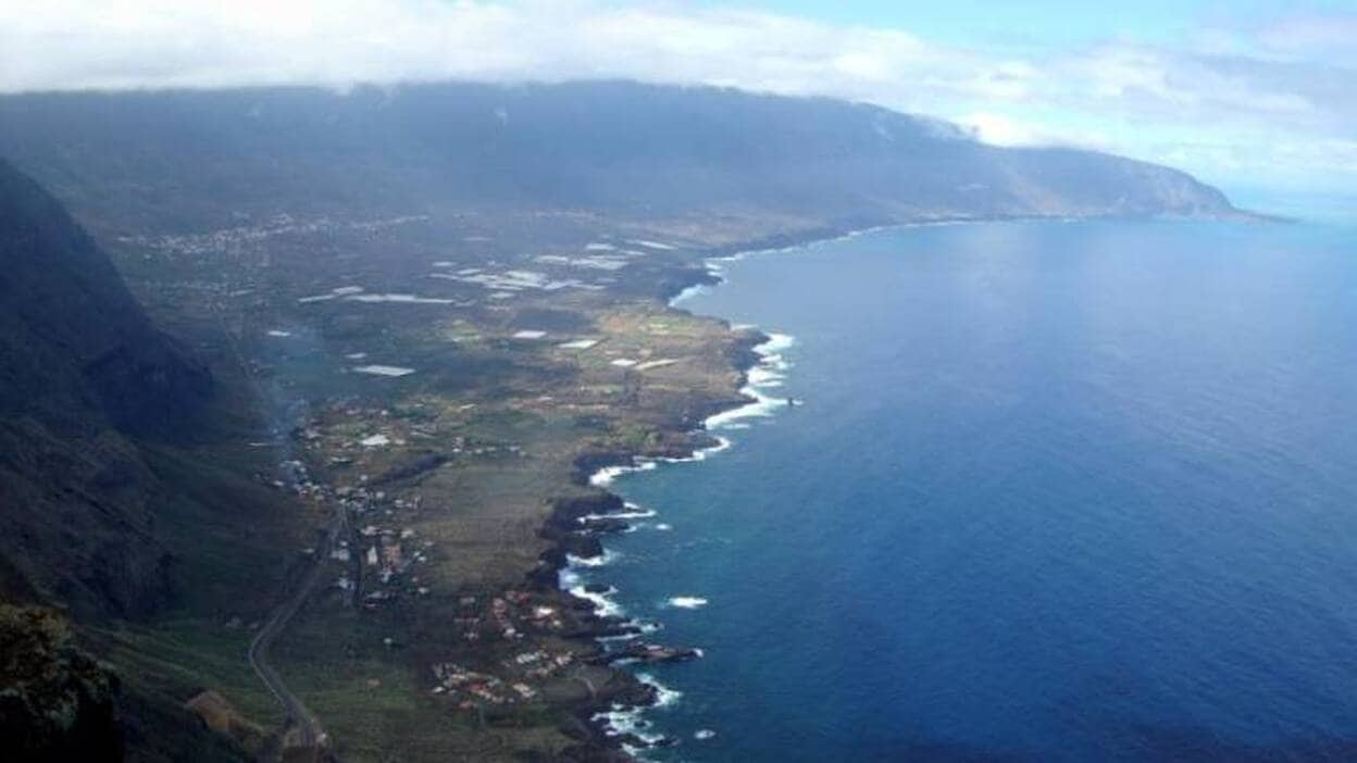 El helicóptero rescata a un ahogado en El Hierro