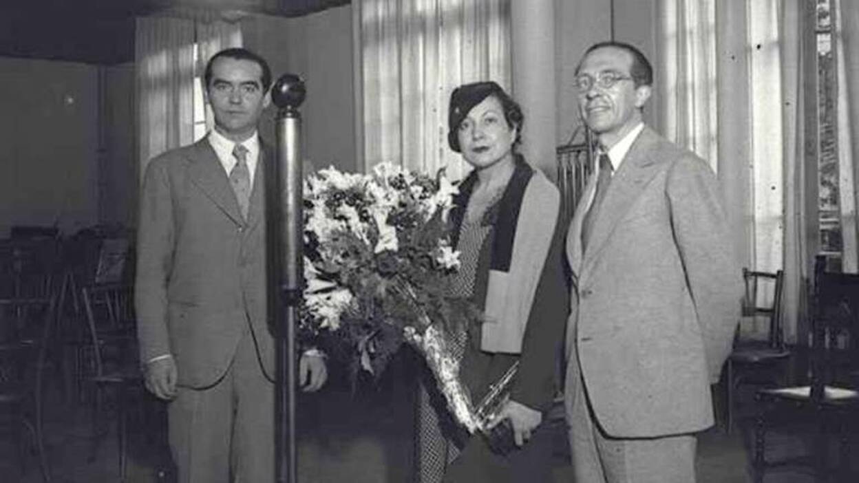 Localizan una foto inédita de Lorca con Margarita Xirgu