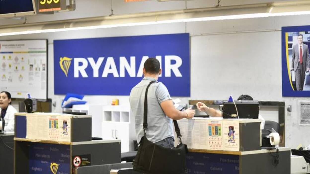 Ryanair cobrará a partir de noviembre por la segunda bolsa de mano