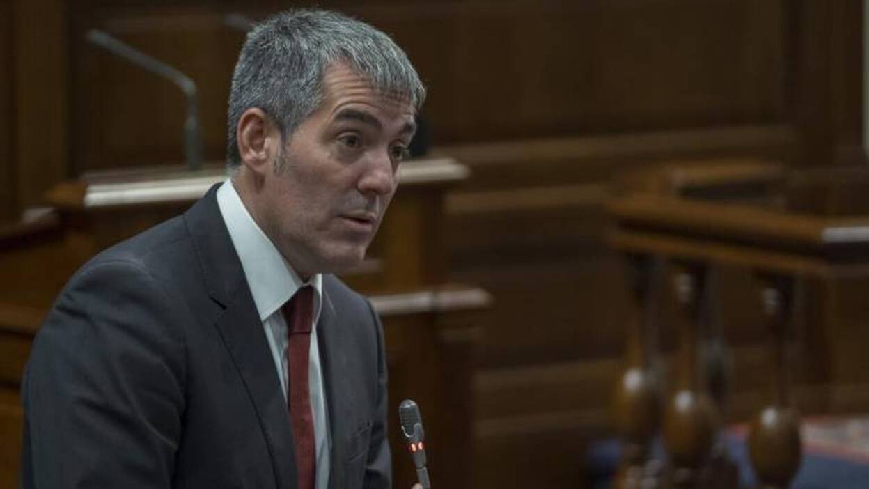 Clavijo acusa al PSOE de saltarse presunción inocencia si le censura por declarar