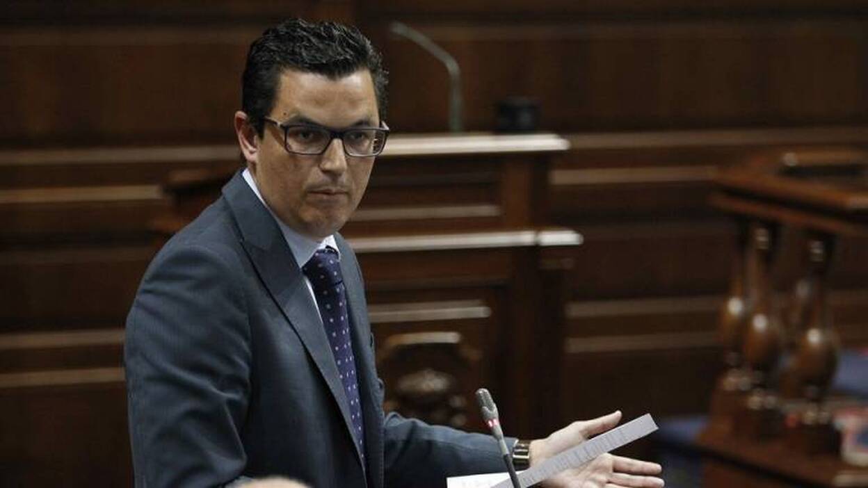 Rodríguez (CC): "El muelle de Agaete no es competencia municipal"