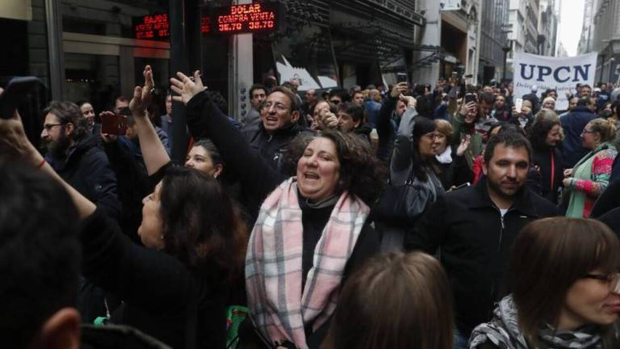 El Gobierno argentino reduce de 19 a 10 sus ministerios