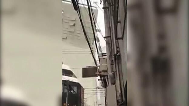 10 muertos y más de 300 heridos a causa del tifón 'Jebi' por Japón