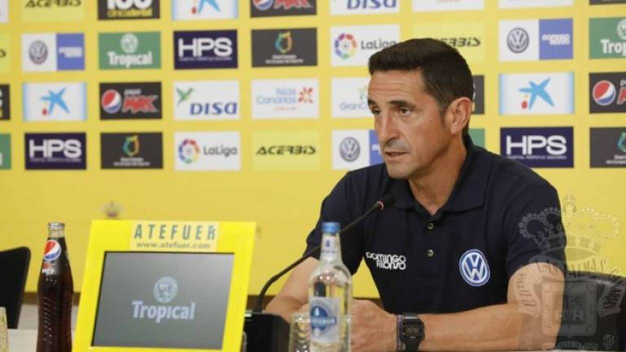 Jiménez: "Tengo en mente el partido de Copa, y de reojo el del Extremadura"